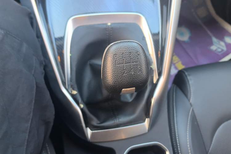 Used SAIC MAXUS G50 2019 1.3T First Edition Manual Elite Version Gear Lever