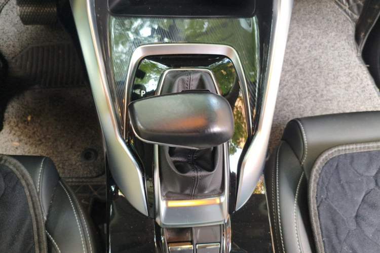 Used SAIC MAXUS G50 2019 1.5T Automatic Elite Edition China VI Standard Gear Lever