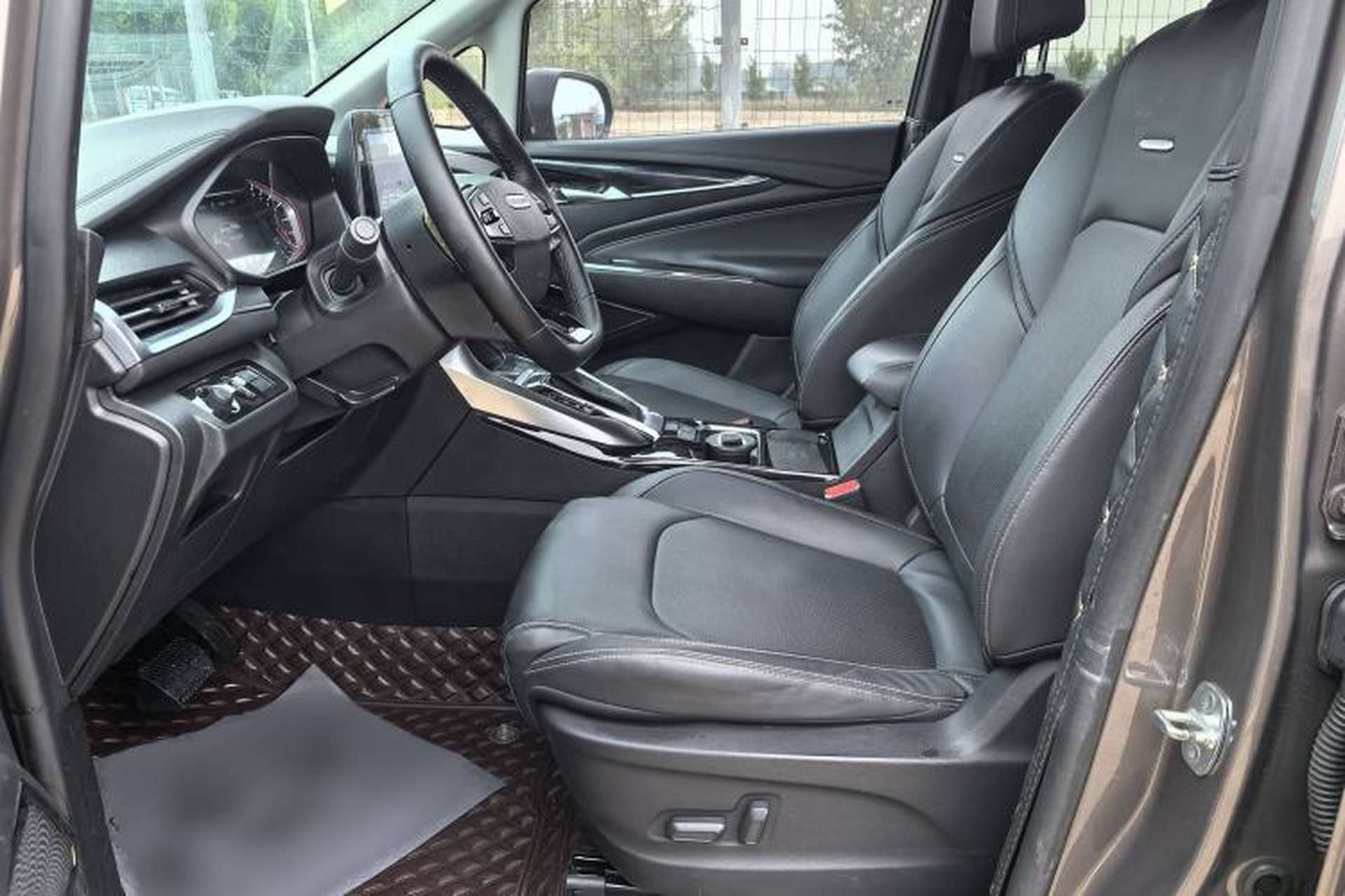 Used SAIC MAXUS G50 2019 1.5T Automatic Luxury Edition China VI Standard Interior 1