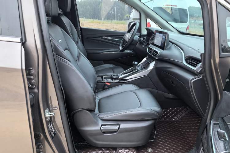 Used SAIC MAXUS G50 2019 1.5T Automatic Luxury Edition China VI Standard Interior 4