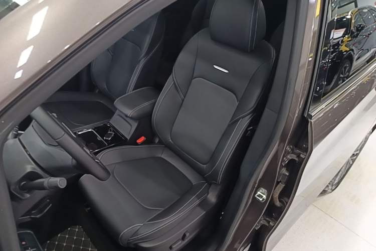 Used SAIC MAXUS G50 2019 1.5T First Edition Automatic Luxury Version 6 Seats Left Front Seat