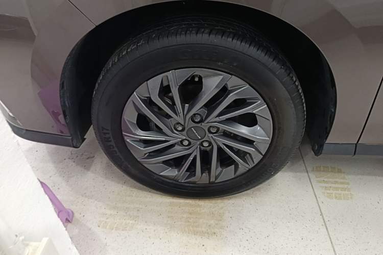 Used SAIC MAXUS G50 2019 1.5T First Edition Automatic Luxury Version 6 Seats Left Front Wheel Hub