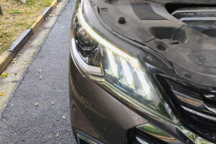 Used SAIC MAXUS G50 2019 1.5T Automatic Elite Edition China VI Standard Right Front Headlight