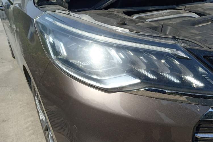 Used SAIC MAXUS G50 2019 1.5T Automatic Luxury Edition China VI Standard Right Front Headlight