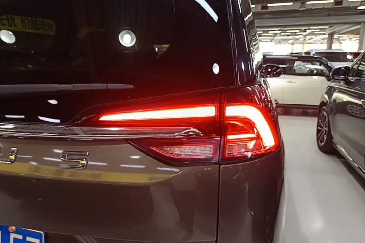 Used SAIC MAXUS G50 2019 1.5T First Edition Automatic Luxury Version 6 Seats Right Rear Taillight