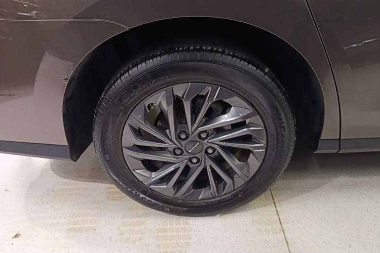 Used SAIC MAXUS G50 2019 1.5T First Edition Automatic Luxury Version 6 Seats Right Rear Wheel Hub