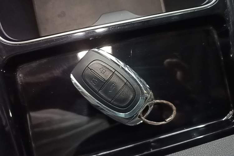 Used SAIC MAXUS G50 2019 1.5T First Edition Automatic Luxury Version 6 Seats Vehicle Key