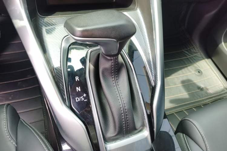 Used SAIC MAXUS G50 2019 1.5T Automatic Luxury Edition China V Standard Gear Lever