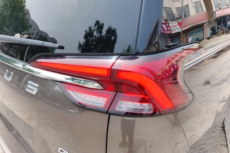 Used SAIC MAXUS G50 2019 1.5T Automatic Luxury Edition China V Standard Right Rear Taillight