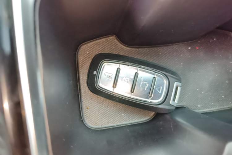 Used SAIC MAXUS G50 2019 1.5T Automatic Luxury Edition China V Standard Vehicle Key