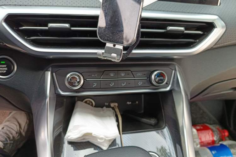 Used SAIC MAXUS G50 2019 1.5T First Edition Automatic Luxury Version 7 Seats Audio And AC Panel