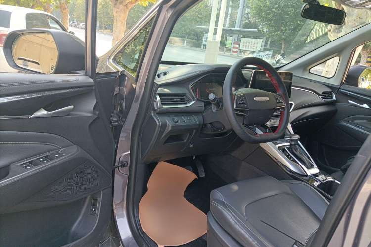 Used SAIC MAXUS G50 2019 1.5T Automatic Luxury Edition China V Standard Driver Seat