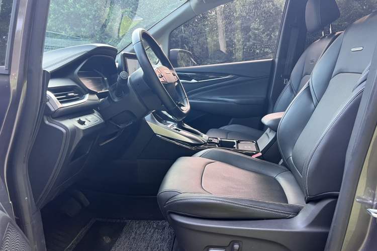 Used SAIC MAXUS G50 2019 1.5T First Edition Automatic Luxury Version 6 Seats Interior 1