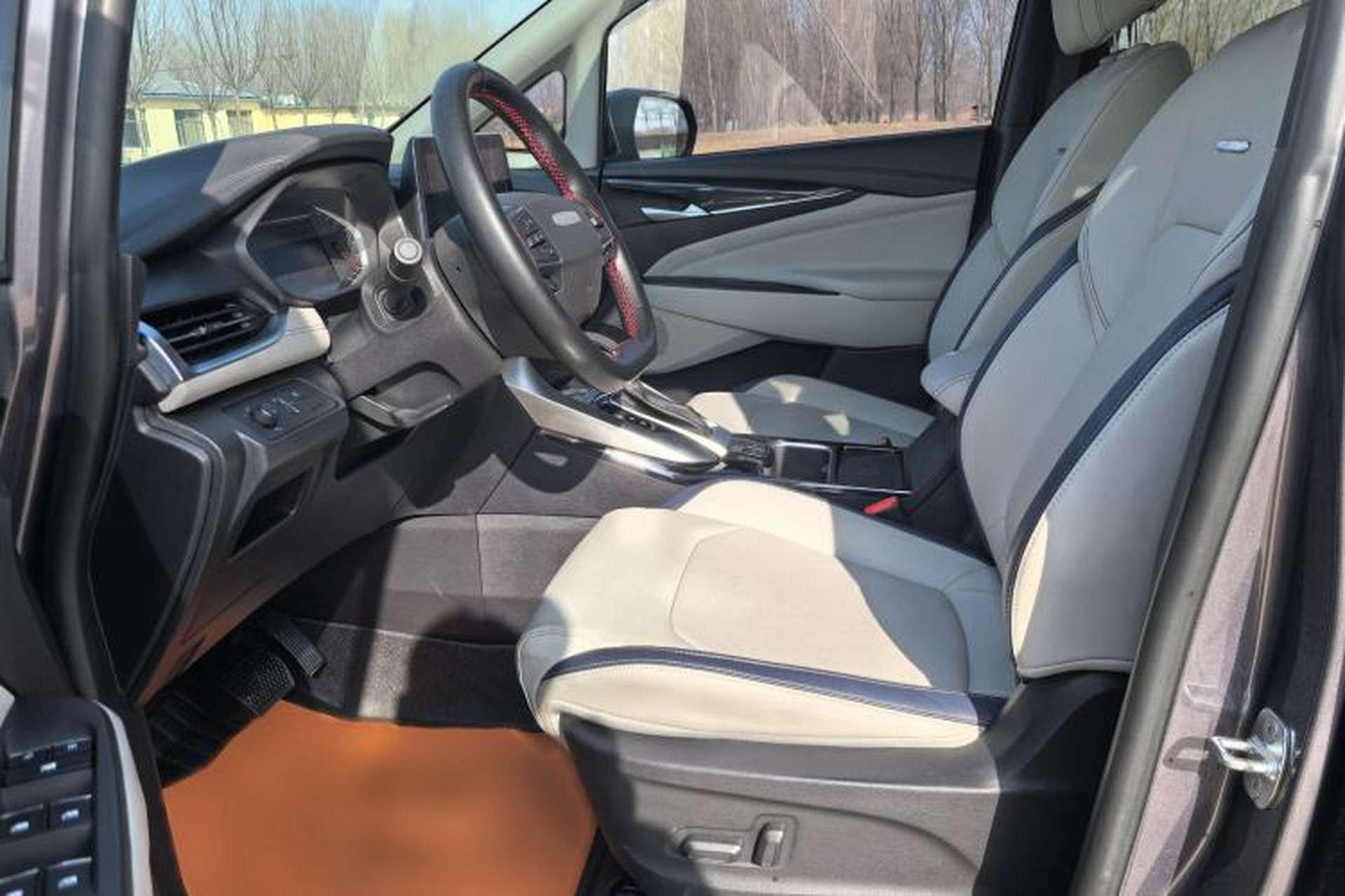 Used SAIC MAXUS G50 2019 1.5T First Edition Automatic Luxury Version 6 Seats Interior 1