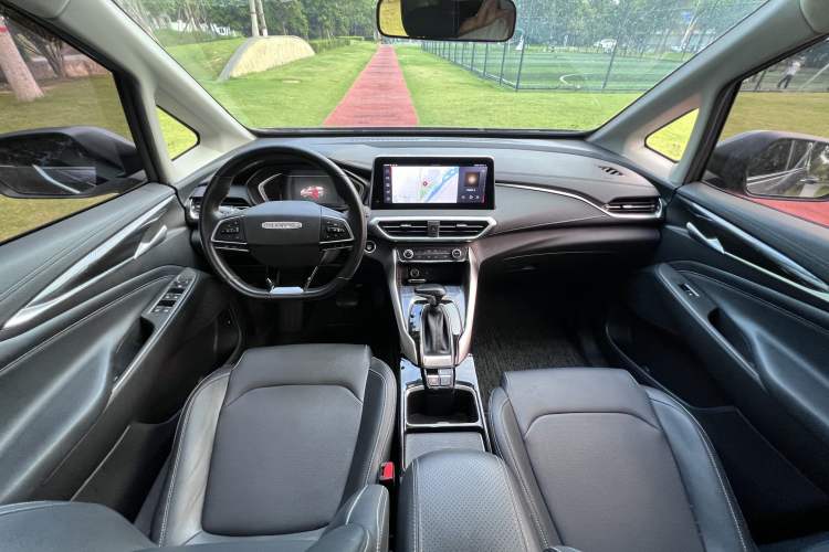 Used SAIC MAXUS G50 2019 1.5T First Edition Automatic Luxury Version 6 Seats Interior 3