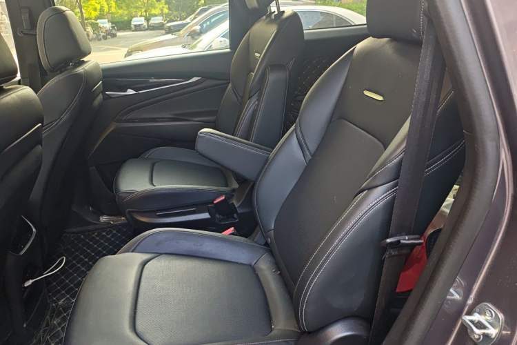 Used SAIC MAXUS G50 2019 1.5T Automatic Luxury Edition China VI Standard Left Rear Seat