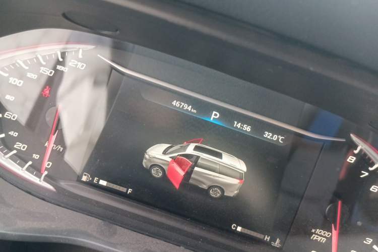 Used SAIC MAXUS G50 2019 1.5T First Edition Automatic Luxury Version 7 Seats Odometer Close Up