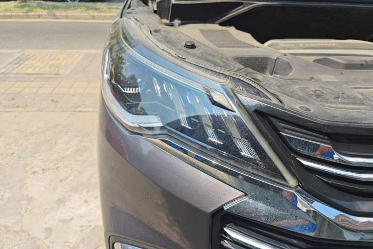 Used SAIC MAXUS G50  Right Front Headlight