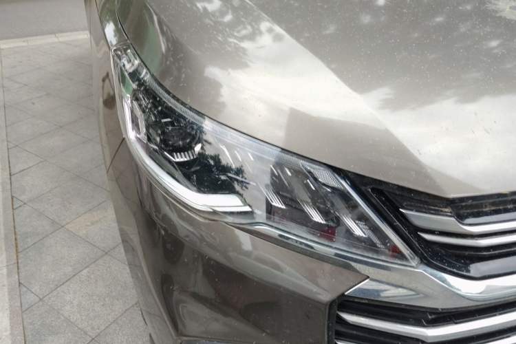 Used SAIC MAXUS G50 2019 1.5T Automatic Luxury Edition China V Standard Right Front Headlight