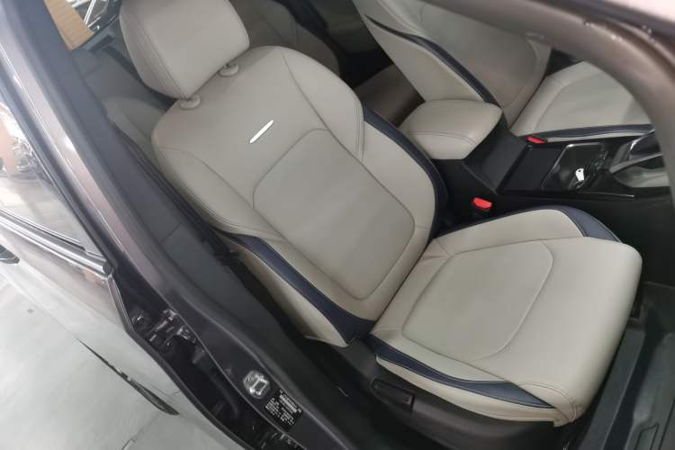 Used SAIC MAXUS G50 2019 1.5T Automatic Luxury Edition China VI Standard Right Front Seat