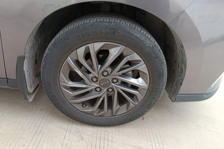 Used SAIC MAXUS G50 2019 1.5T First Edition Automatic Luxury Version 7 Seats Right Front Wheel Hub