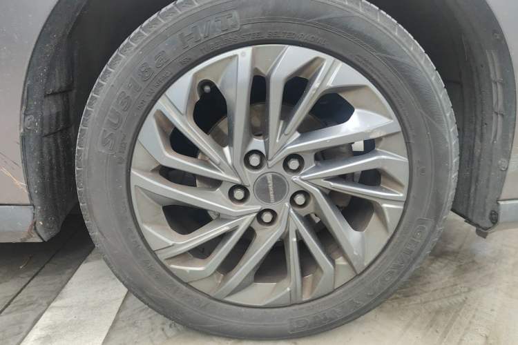 Used SAIC MAXUS G50 2019 1.5T Automatic Luxury Edition China V Standard Right Front Wheel Hub