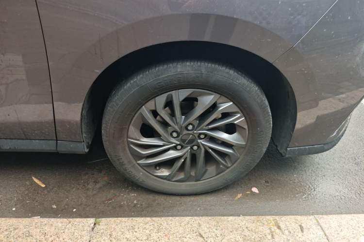 Used SAIC MAXUS G50 2019 1.5T First Edition Automatic Luxury Version 6 Seats Right Front Wheel Hub