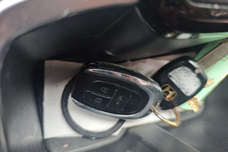 Used SAIC MAXUS G50 2019 1.5T First Edition Automatic Luxury Version 6 Seats Vehicle Key