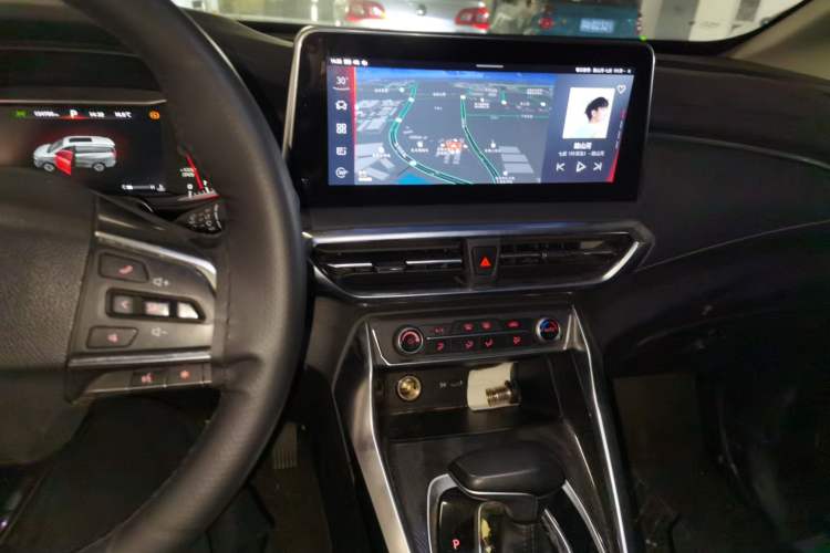 Used SAIC MAXUS G50 2019 1.5T First Edition Automatic Luxury Version 7 Seats Audio And AC Panel