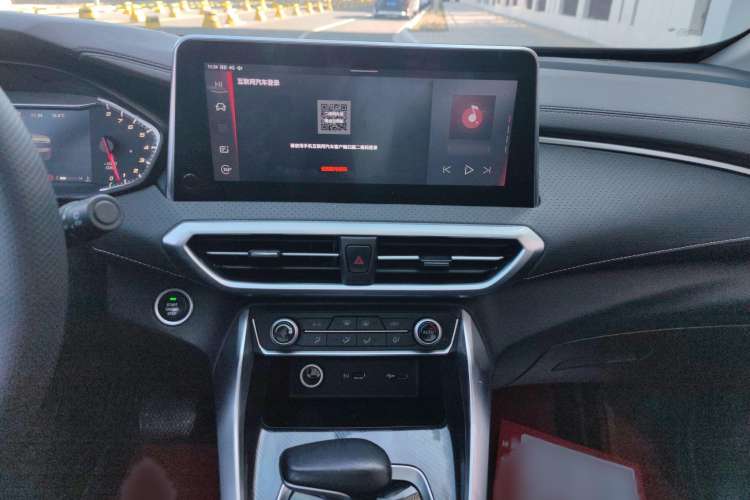 Used SAIC MAXUS G50 2019 1.5T First Edition Automatic Luxury Version 6 Seats Audio And AC Panel