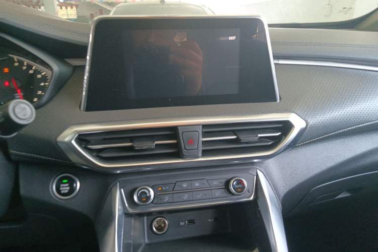 Used SAIC MAXUS G50 2019 1.5T Automatic Elite Edition China V Standard Audio And AC Panel