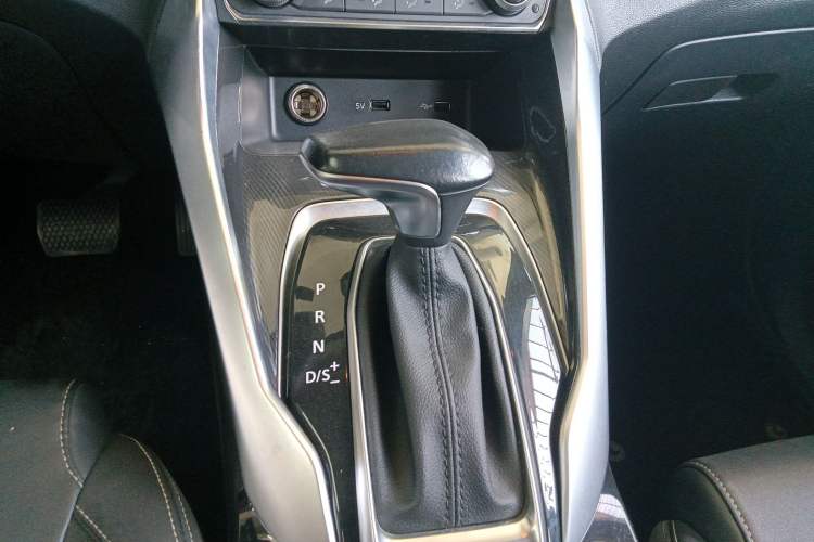 Used SAIC MAXUS G50 2019 1.5T Automatic Elite Edition China V Standard Gear Lever