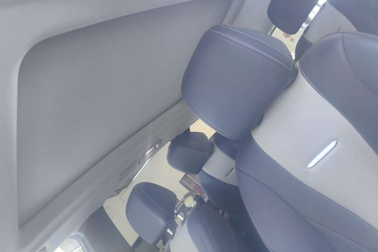 Used SAIC MAXUS G50 2019 1.5T First Edition Automatic Luxury Version 6 Seats Headliner