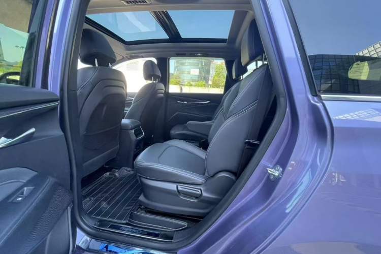 Used SAIC MAXUS G50 2019 1.5T First Edition Automatic Luxury Version 7 Seats Interior 2