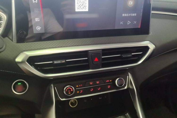 Used SAIC MAXUS G50 2019 1.5T First Edition Automatic Luxury Version 7 Seats Interior 6