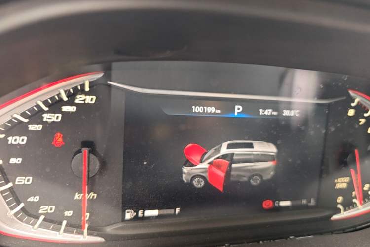 Used SAIC MAXUS G50 2019 1.5T First Edition Automatic Luxury Version 7 Seats Odometer Close Up