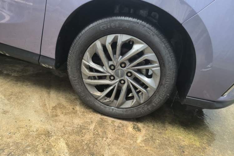 Used SAIC MAXUS G50 2019 1.5T First Edition Automatic Luxury Version 6 Seats Right Front Wheel Hub