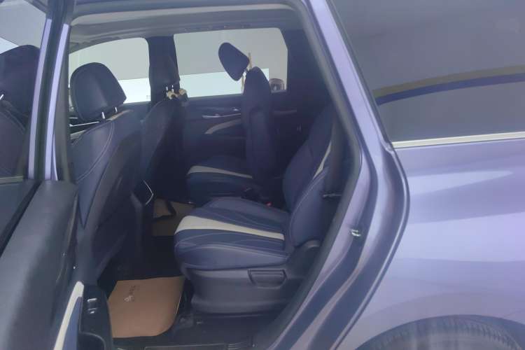 Used SAIC MAXUS G50 2019 1.5T First Edition Automatic Luxury Version 6 Seats Right Rear Seat