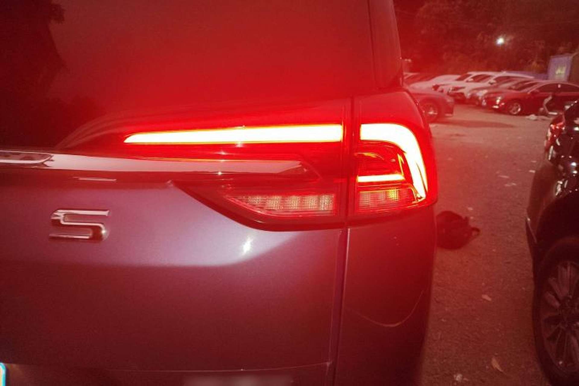 Used SAIC MAXUS G50 2019 1.5T Automatic Elite Edition China VI Standard Right Rear Taillight