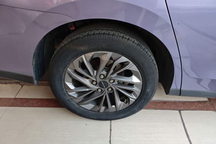 Used SAIC MAXUS G50 2019 1.5T First Edition Automatic Luxury Version 7 Seats Right Rear Wheel Hub