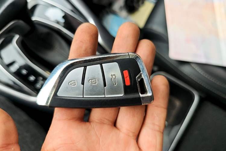 Used SAIC MAXUS G50 2019 1.5T First Edition Automatic Luxury Version 7 Seats Vehicle Key