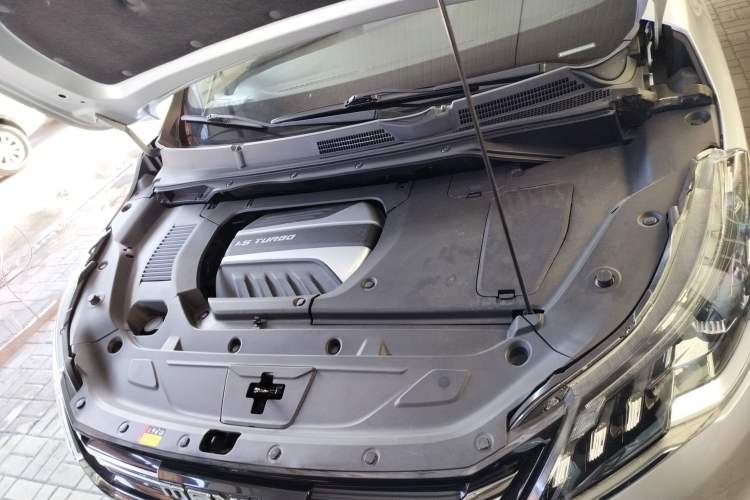 Used SAIC MAXUS G50 2019 1.5T Automatic Luxury Edition China VI Standard Engine Bay