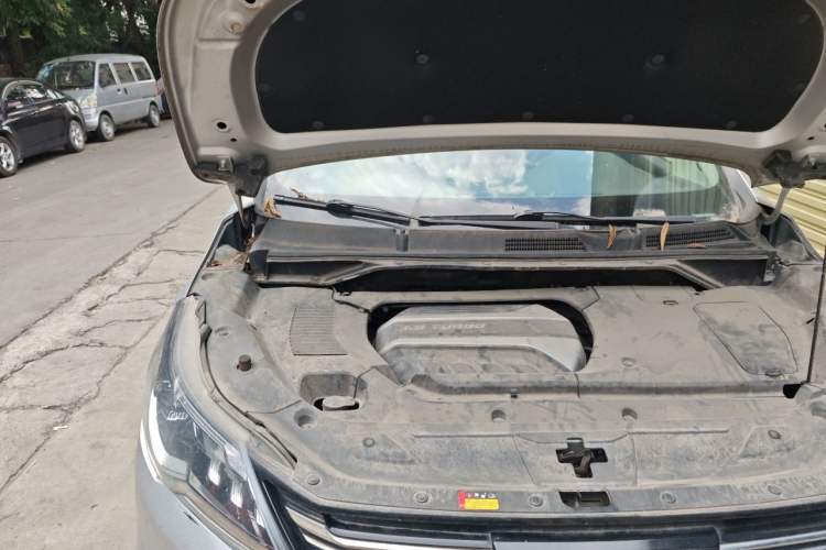 Used SAIC MAXUS G50 2019 1.5T Automatic Elite Edition China VI Standard Engine Bay Right