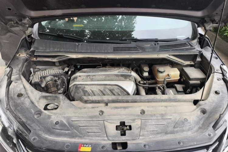 Used SAIC MAXUS G50 2019 1.5T First Edition Automatic Luxury Version 6 Seats Engine Bay