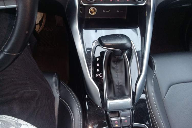 Used SAIC MAXUS G50 2019 1.5T Automatic Elite Edition China VI Standard Gear Lever
