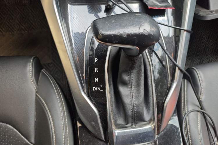 Used SAIC MAXUS G50 2019 1.5T Automatic Elite Edition China VI Standard Gear Lever