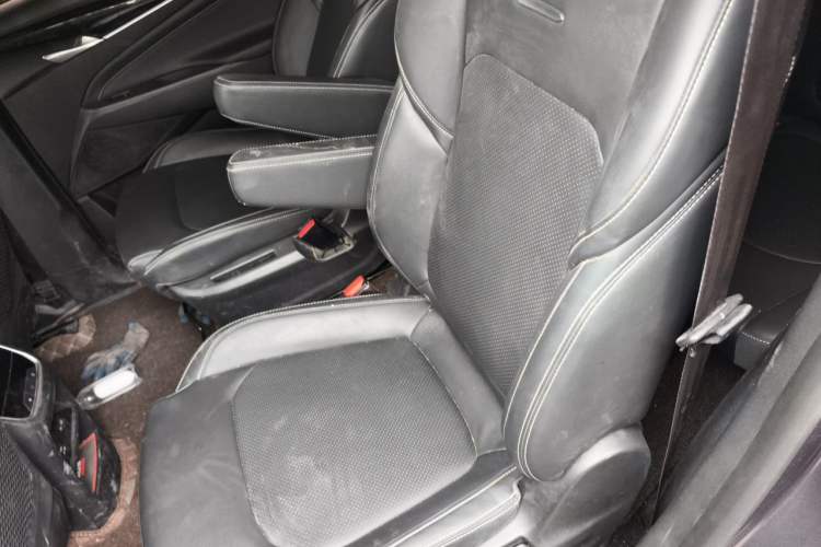 Used SAIC MAXUS G50 2019 1.5T First Edition Automatic Luxury Version 6 Seats Left Rear Seat