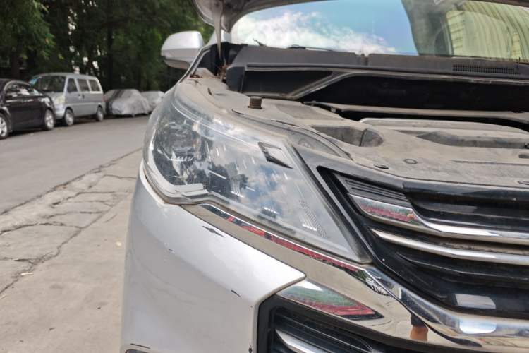 Used SAIC MAXUS G50 2019 1.5T Automatic Elite Edition China VI Standard Right Front Headlight