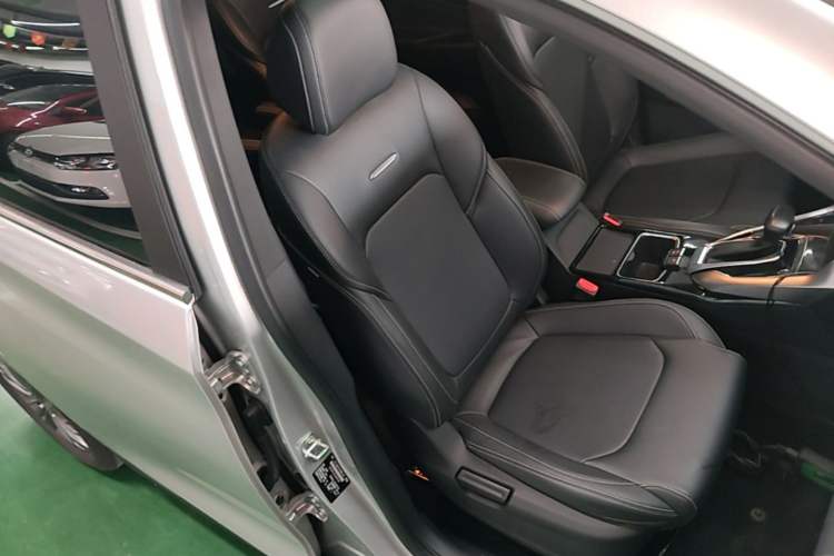 Used SAIC MAXUS G50 2019 1.5T Automatic Elite Edition China VI Standard Right Front Seat