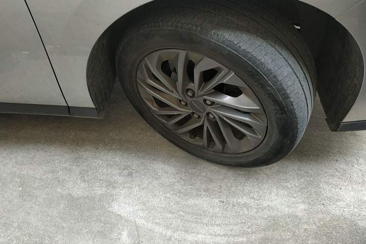 Used SAIC MAXUS G50 2019 1.5T Automatic Luxury Edition China V Standard Right Front Wheel Hub